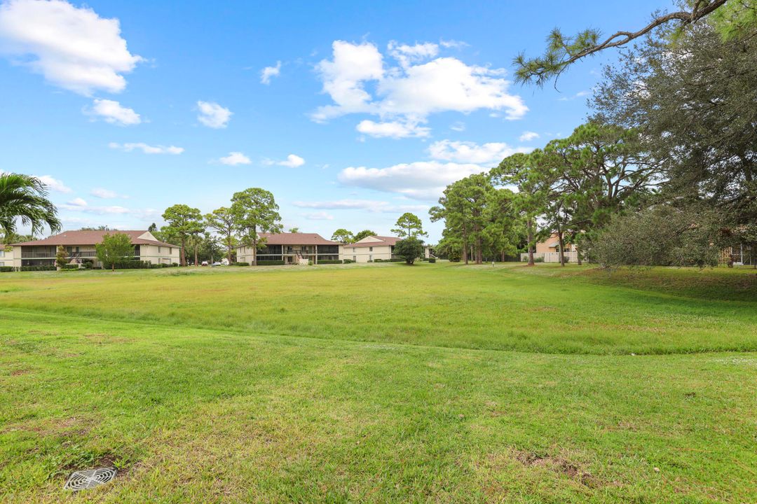 For Sale: $270,000 (2 beds, 2 baths, 1000 Square Feet)