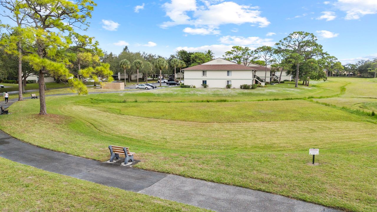 For Sale: $270,000 (2 beds, 2 baths, 1000 Square Feet)