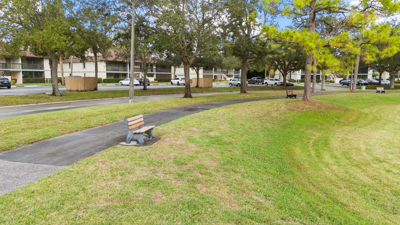 For Sale: $270,000 (2 beds, 2 baths, 1000 Square Feet)