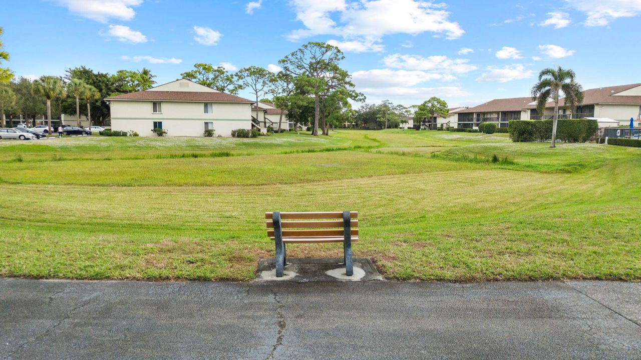 For Sale: $270,000 (2 beds, 2 baths, 1000 Square Feet)