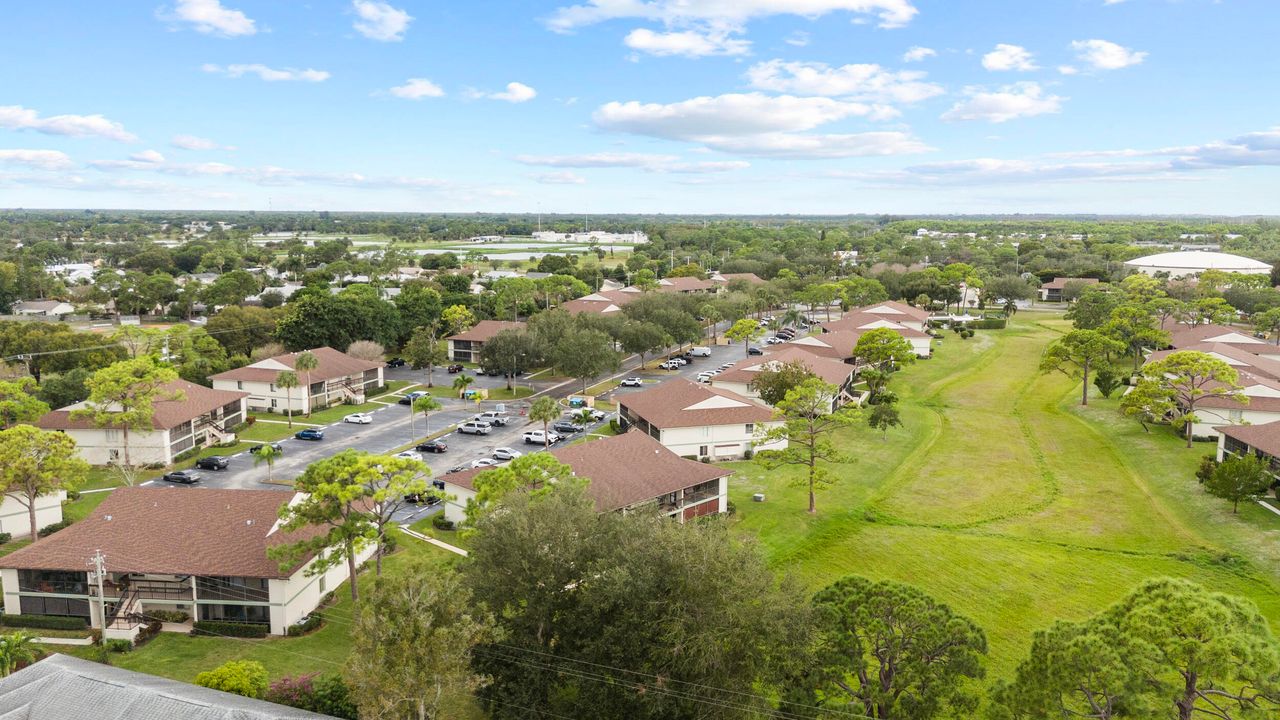 For Sale: $270,000 (2 beds, 2 baths, 1000 Square Feet)