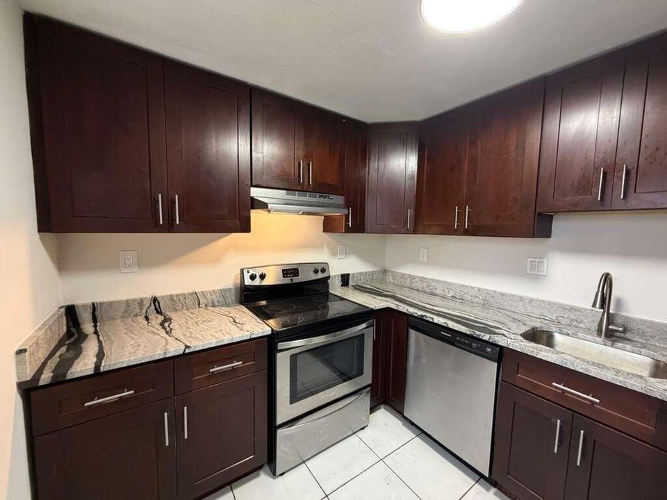 En Renta: $2,500 (4 camas, 2 baños, 1250 Pies cuadrados)