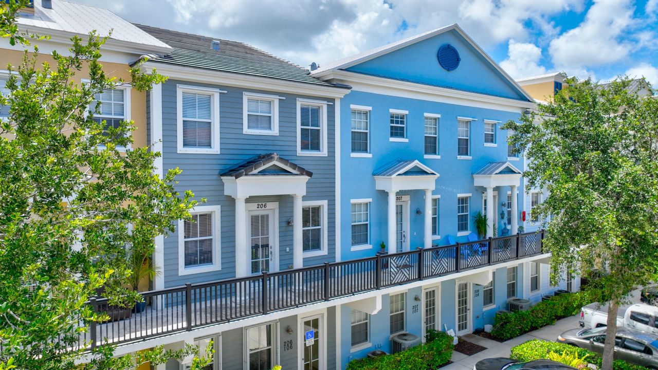 For Rent: $2,600 (2 beds, 2 baths, 1862 Square Feet)