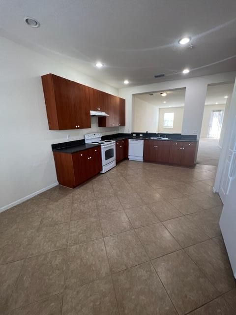 For Rent: $2,600 (2 beds, 2 baths, 1862 Square Feet)
