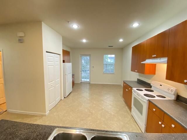 For Rent: $2,600 (2 beds, 2 baths, 1862 Square Feet)