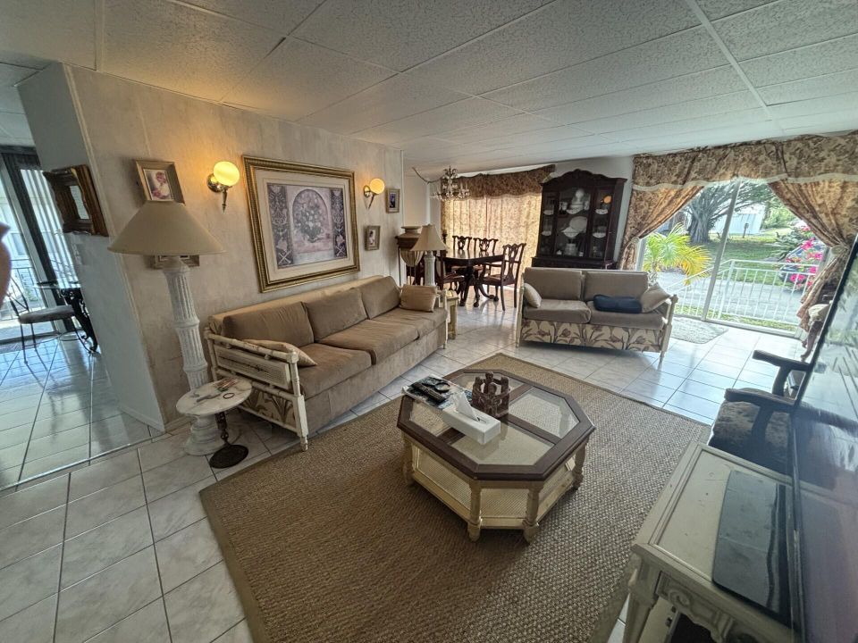 На продажу: $85,000 (2 спален, 2 ванн, 1152 Квадратных фут)