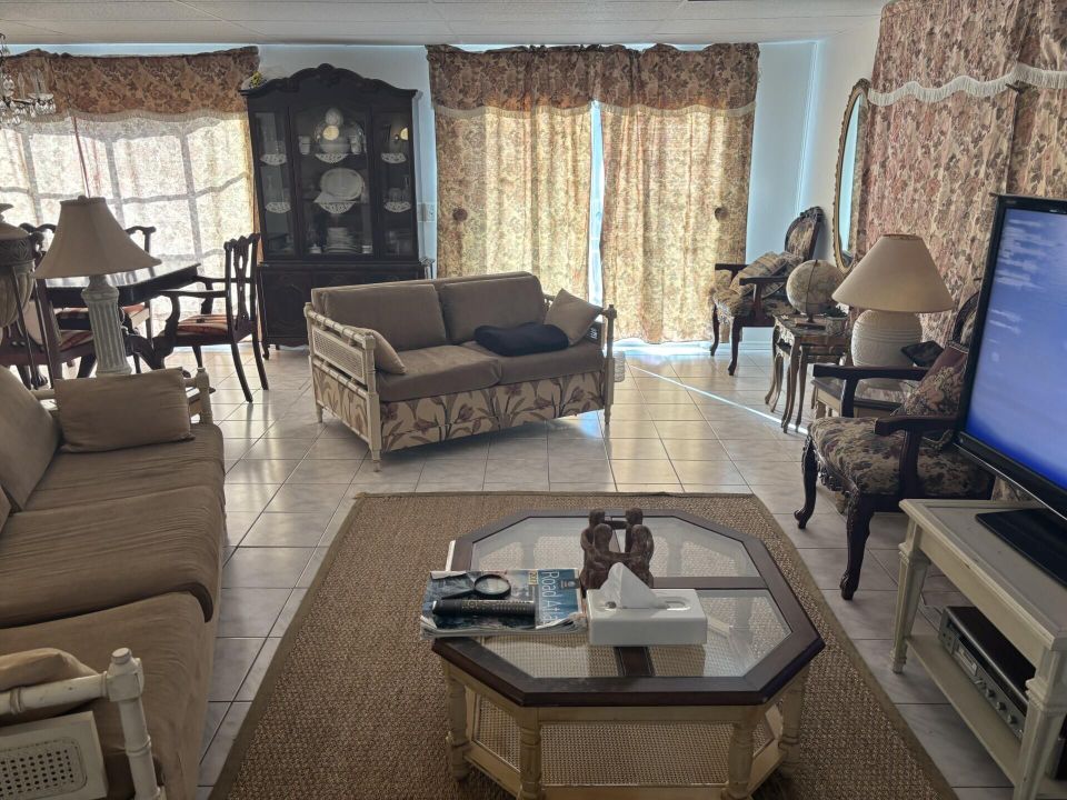 На продажу: $85,000 (2 спален, 2 ванн, 1152 Квадратных фут)