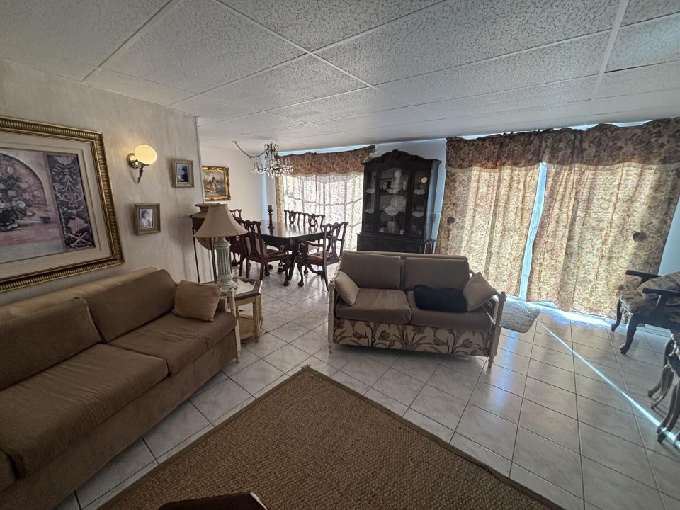 На продажу: $85,000 (2 спален, 2 ванн, 1152 Квадратных фут)