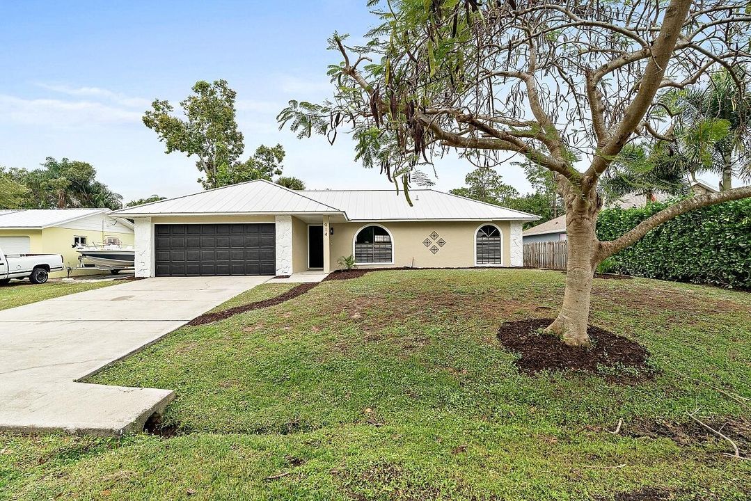 For Sale: $290,000 (3 beds, 2 baths, 1096 Square Feet)