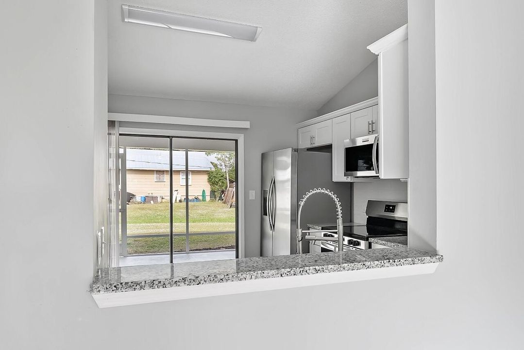 For Sale: $290,000 (3 beds, 2 baths, 1096 Square Feet)