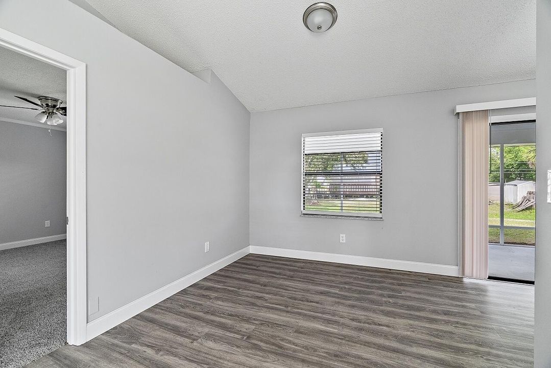 For Sale: $290,000 (3 beds, 2 baths, 1096 Square Feet)