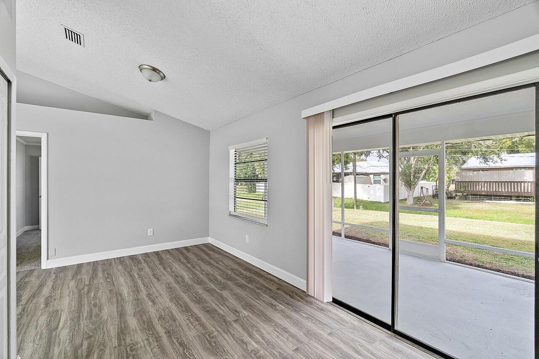 For Sale: $290,000 (3 beds, 2 baths, 1096 Square Feet)