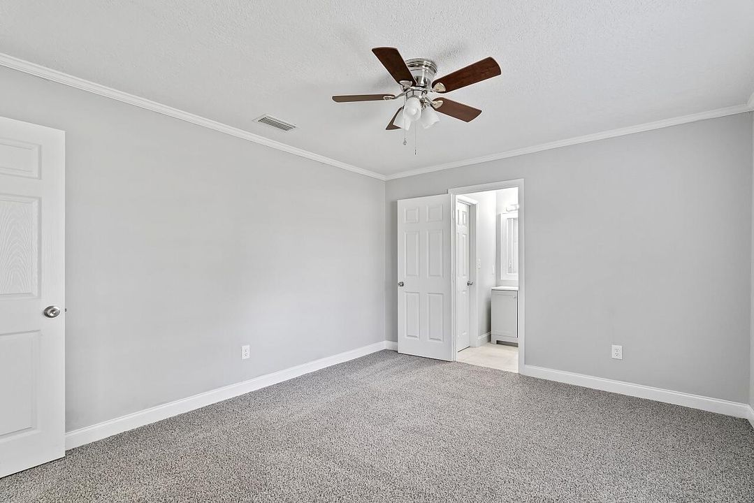 For Sale: $290,000 (3 beds, 2 baths, 1096 Square Feet)