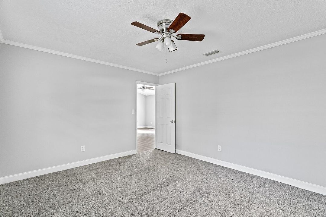 For Sale: $290,000 (3 beds, 2 baths, 1096 Square Feet)