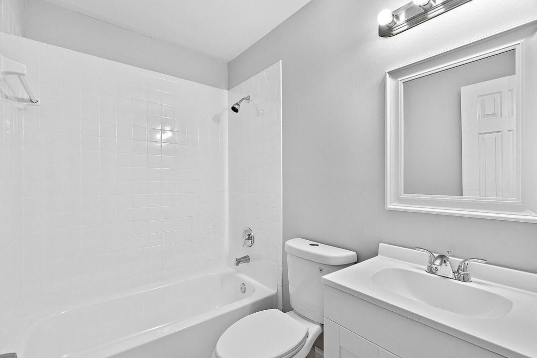 For Sale: $290,000 (3 beds, 2 baths, 1096 Square Feet)