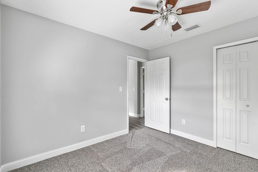 For Sale: $290,000 (3 beds, 2 baths, 1096 Square Feet)