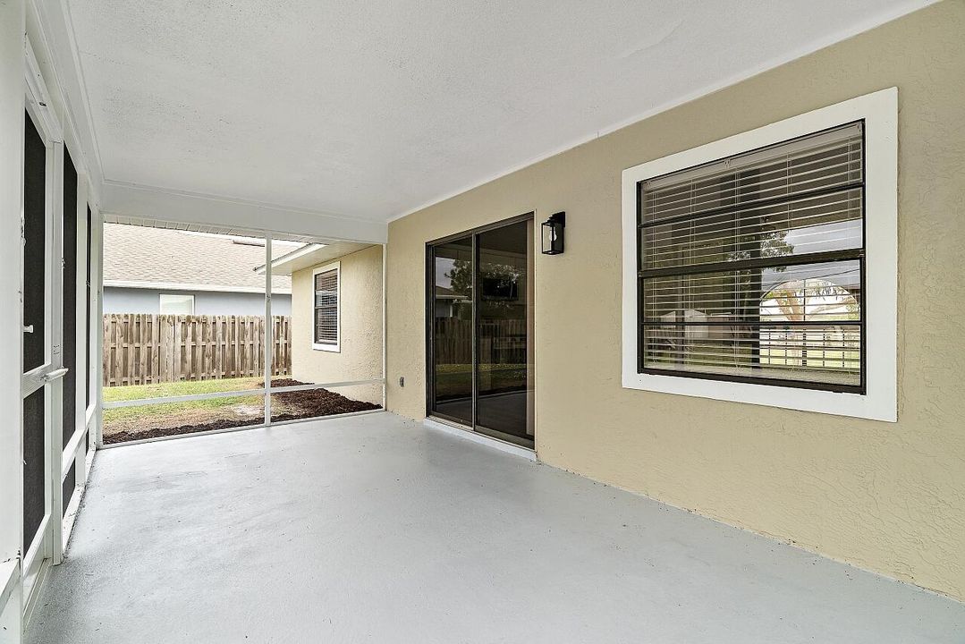 For Sale: $290,000 (3 beds, 2 baths, 1096 Square Feet)