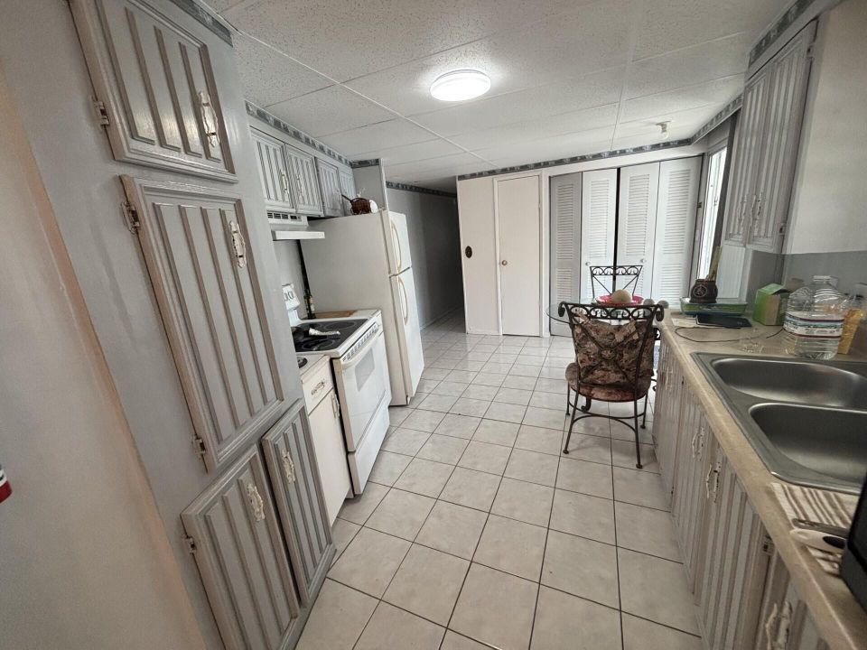 На продажу: $85,000 (2 спален, 2 ванн, 1152 Квадратных фут)