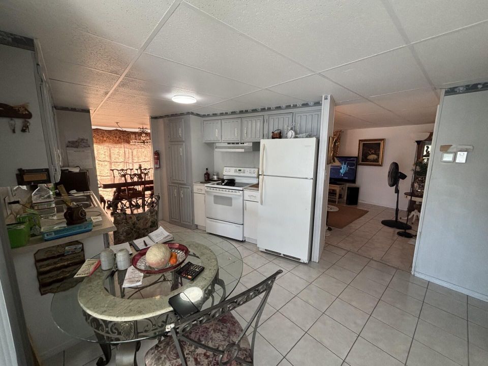 На продажу: $85,000 (2 спален, 2 ванн, 1152 Квадратных фут)