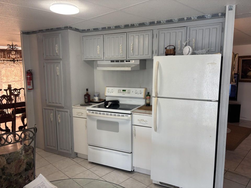 На продажу: $85,000 (2 спален, 2 ванн, 1152 Квадратных фут)