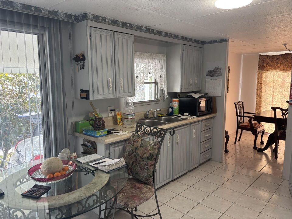 На продажу: $85,000 (2 спален, 2 ванн, 1152 Квадратных фут)