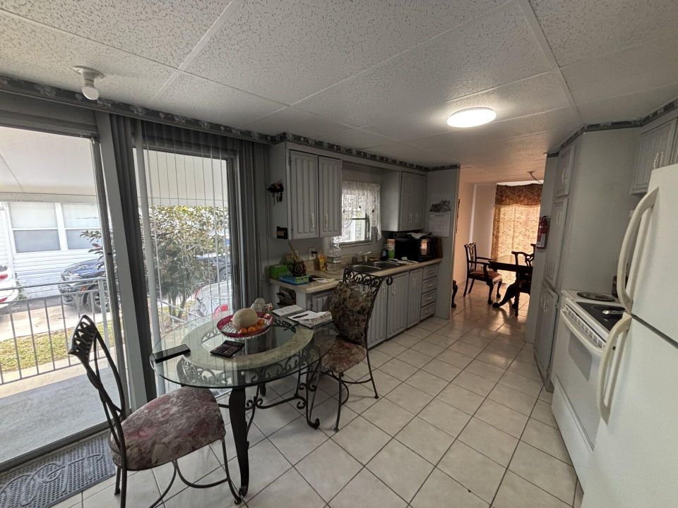 На продажу: $85,000 (2 спален, 2 ванн, 1152 Квадратных фут)