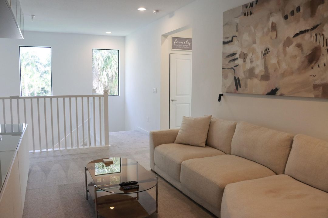 На продажу: $640,000 (3 спален, 2 ванн, 2317 Квадратных фут)