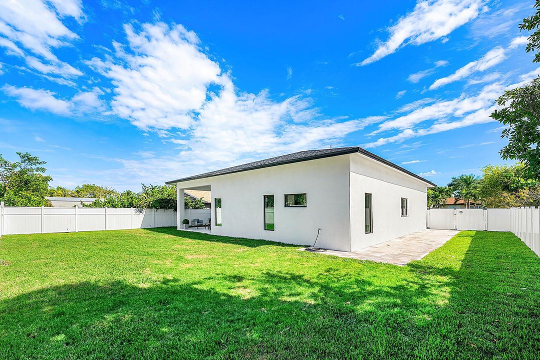 待售: $1,150,000 (4 贝兹, 3 浴室, 2478 平方英尺)