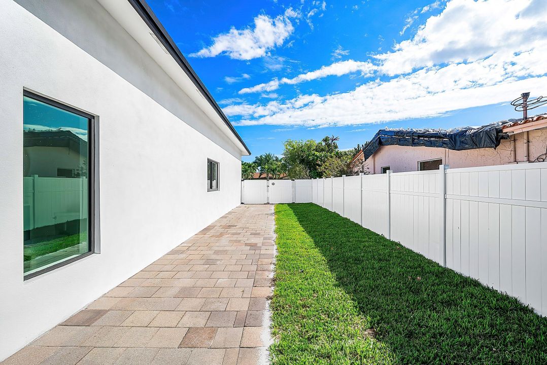 待售: $1,150,000 (4 贝兹, 3 浴室, 2478 平方英尺)