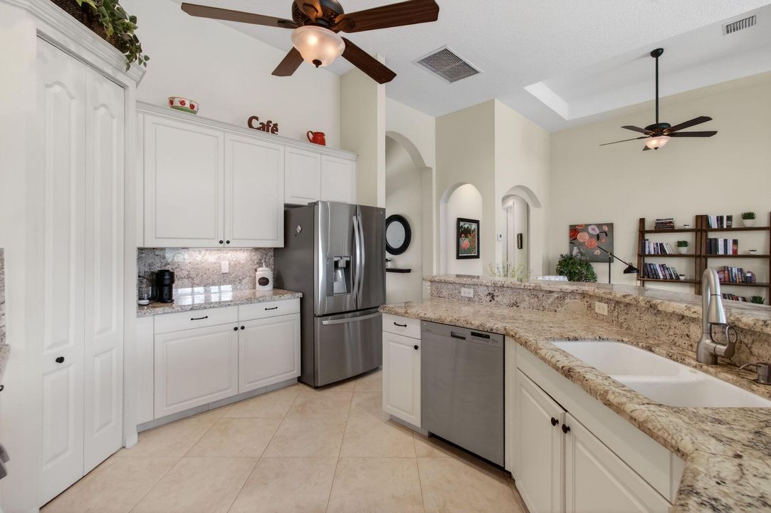 En Venta: $525,000 (3 camas, 2 baños, 2050 Pies cuadrados)