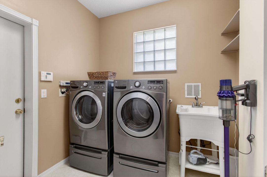 En Venta: $525,000 (3 camas, 2 baños, 2050 Pies cuadrados)