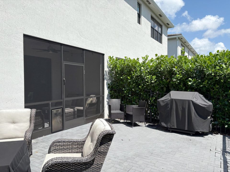 На продажу: $640,000 (3 спален, 2 ванн, 2317 Квадратных фут)