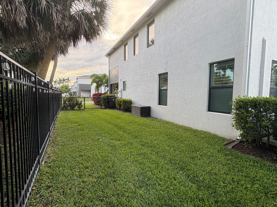 На продажу: $640,000 (3 спален, 2 ванн, 2317 Квадратных фут)