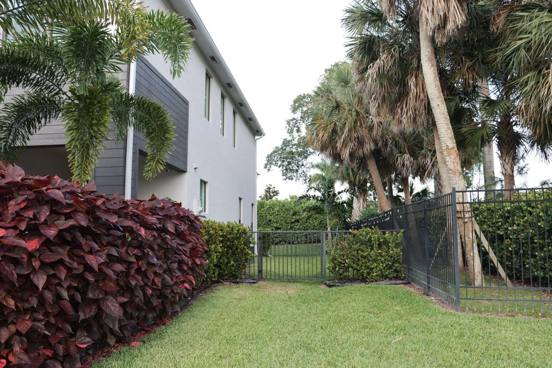 На продажу: $640,000 (3 спален, 2 ванн, 2317 Квадратных фут)