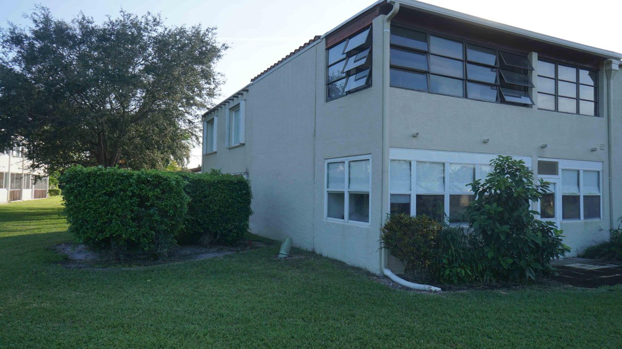 For Sale: $129,000 (2 beds, 2 baths, 1103 Square Feet)