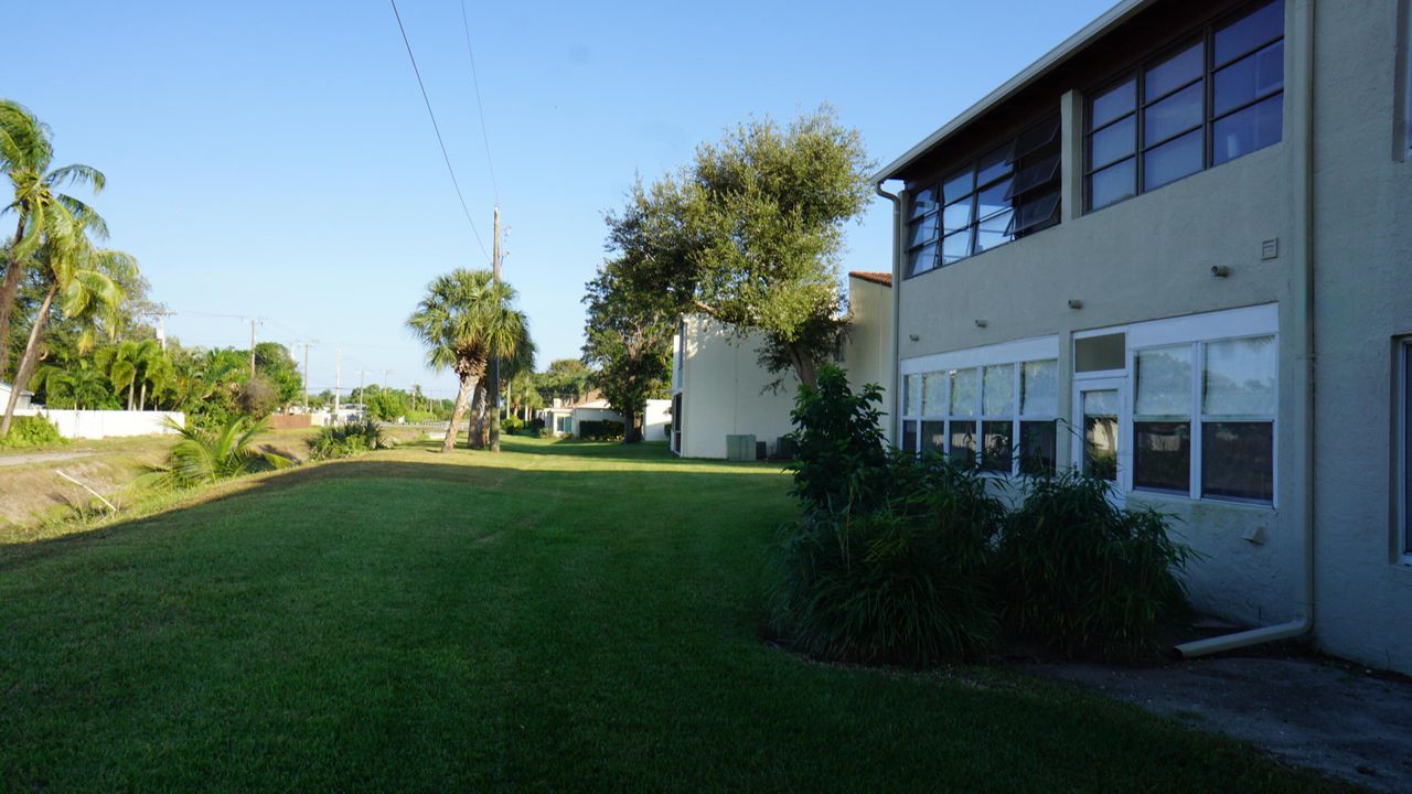 For Sale: $129,000 (2 beds, 2 baths, 1103 Square Feet)