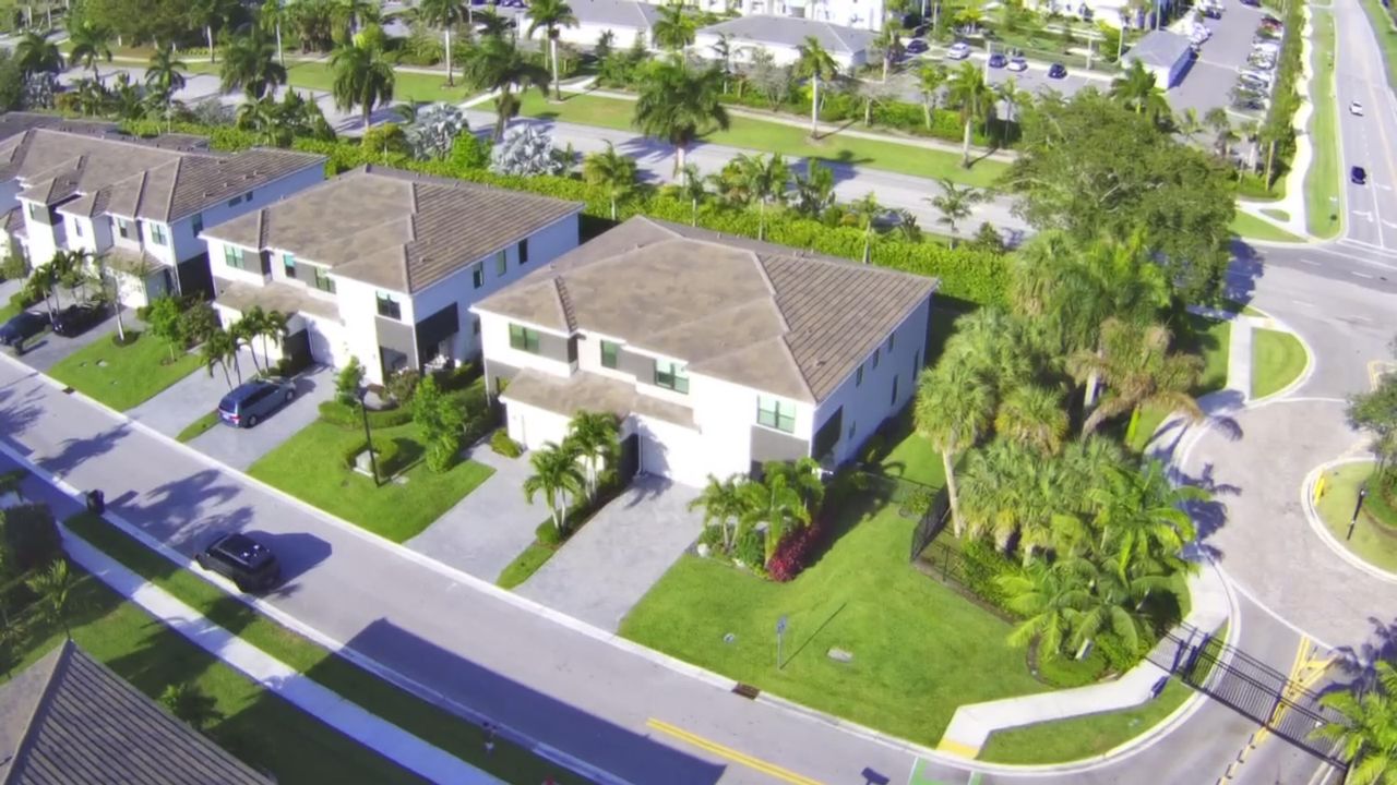 На продажу: $640,000 (3 спален, 2 ванн, 2317 Квадратных фут)