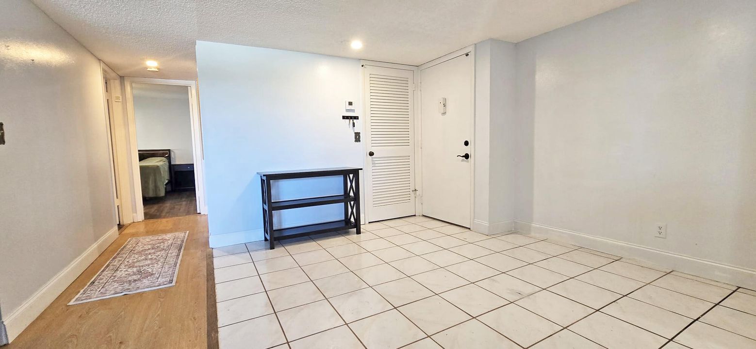 For Sale: $129,000 (2 beds, 2 baths, 1103 Square Feet)
