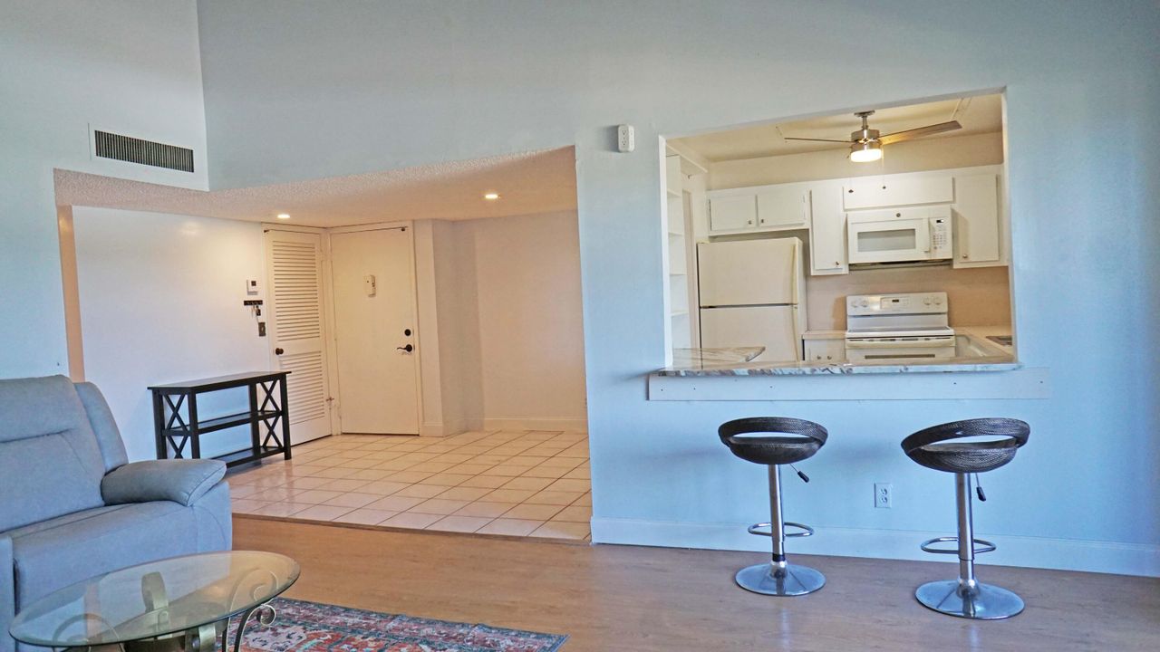 For Sale: $129,000 (2 beds, 2 baths, 1103 Square Feet)