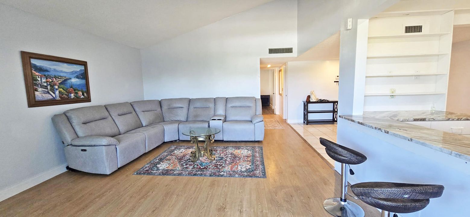 For Sale: $129,000 (2 beds, 2 baths, 1103 Square Feet)