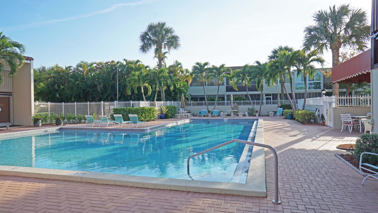 For Sale: $129,000 (2 beds, 2 baths, 1103 Square Feet)