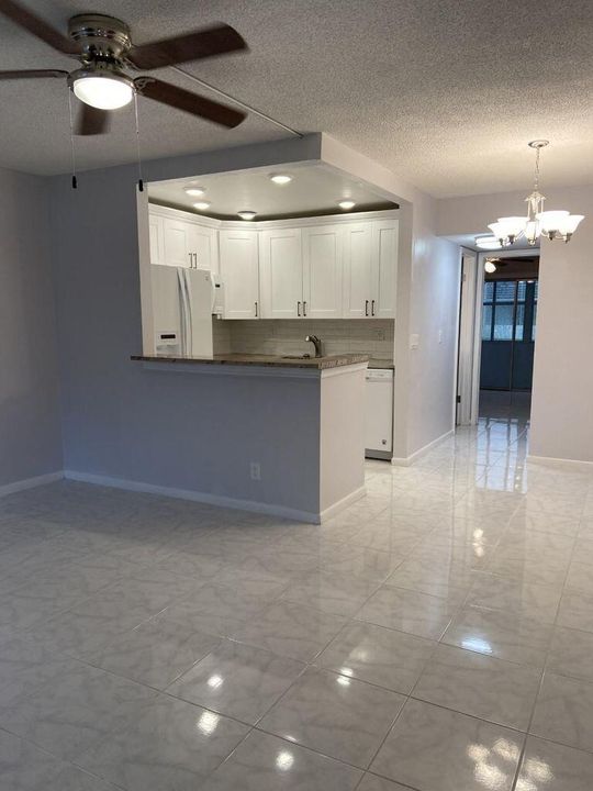 For Sale: $81,000 (1 beds, 1 baths, 570 Square Feet)