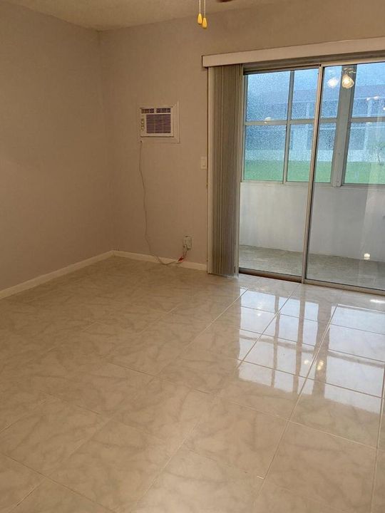 For Sale: $81,000 (1 beds, 1 baths, 570 Square Feet)