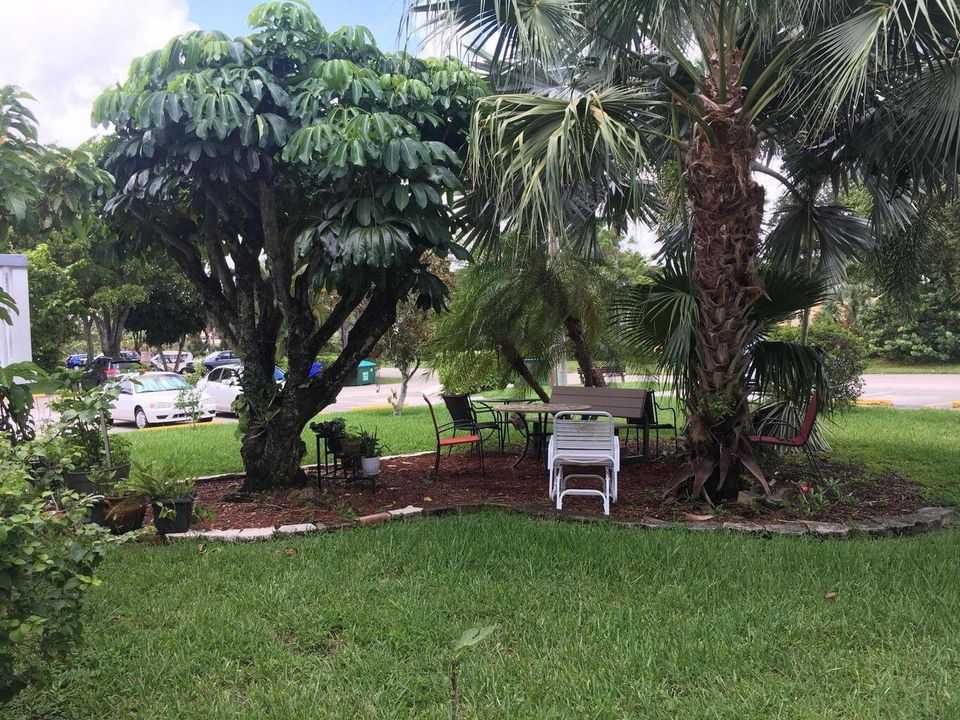 For Sale: $81,000 (1 beds, 1 baths, 570 Square Feet)