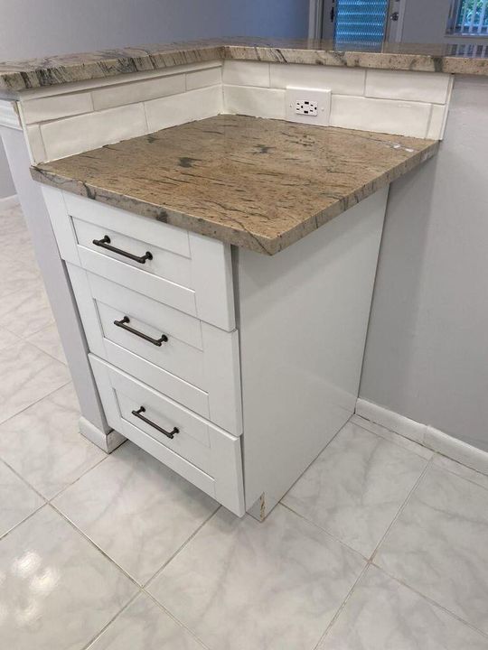 For Sale: $81,000 (1 beds, 1 baths, 570 Square Feet)