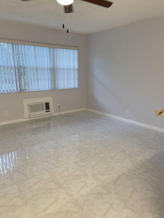 For Sale: $81,000 (1 beds, 1 baths, 570 Square Feet)