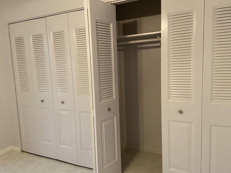 For Sale: $81,000 (1 beds, 1 baths, 570 Square Feet)