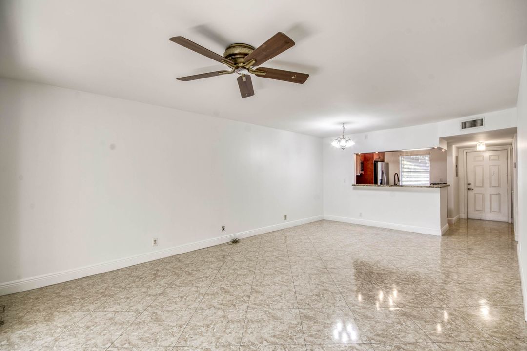 В аренду: $2,390 (2 спален, 2 ванн, 961 Квадратных фут)