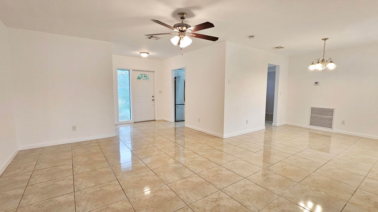 待售: $439,900 (3 贝兹, 2 浴室, 1546 平方英尺)