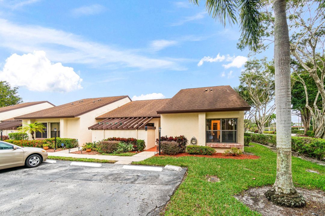 На продажу: $225,000 (2 спален, 2 ванн, 1271 Квадратных фут)